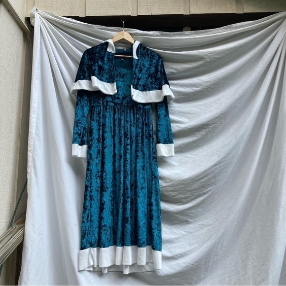 unbranded Other - Unbranded 2 piece snow maiden costume, size medium